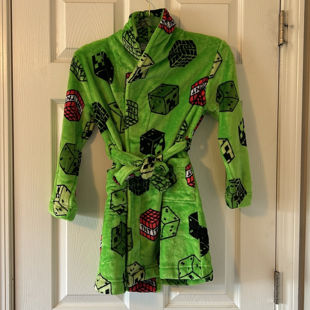 NWOT MINECRAFT Boys Bright Green Bathrobe with Creeper and TNT Size 8